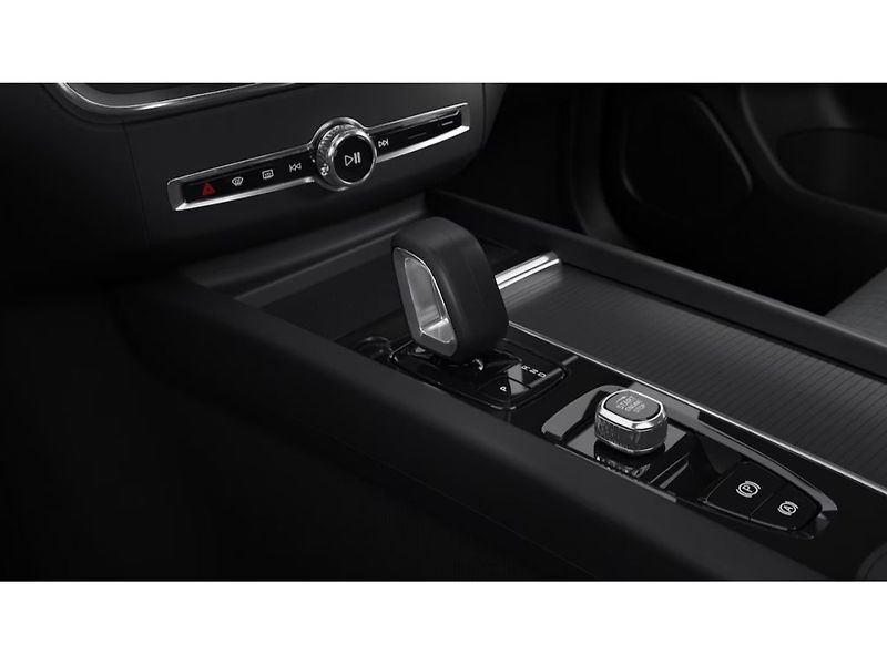 Volvo XC60 ESSENTIAL T6 AWD 262kW - fotka 10 z 13