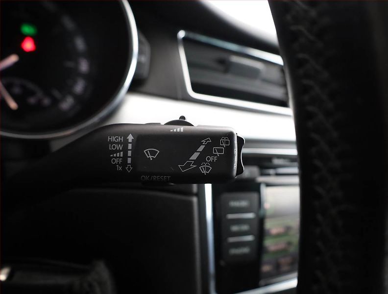 Škoda Superb (2012) 2.0 TDI, Automat, Xenony - fotka 13 z 16