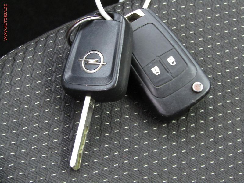 Opel Astra (2013) 1.4T, ČR, Klima - fotka 16 z 16