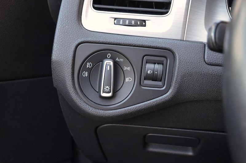 Volkswagen Golf (2014) 2.0 TDi 110kW DSG Comfortline - fotka 23 z 43
