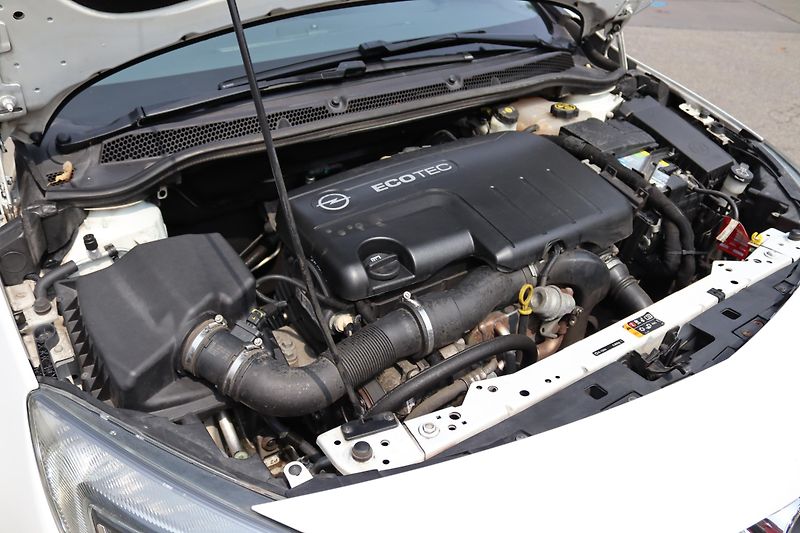Opel Astra Opel Astra J Sports Tourer 1.7 - fotka 53 z 54