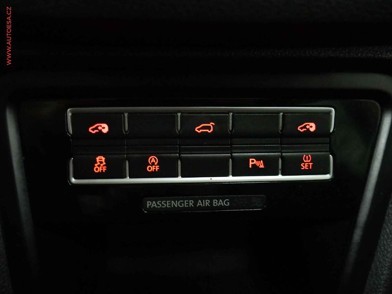 Seat Alhambra (2011) 2.0 TDi 7míst, Navi, panor. - fotka 18 z 23