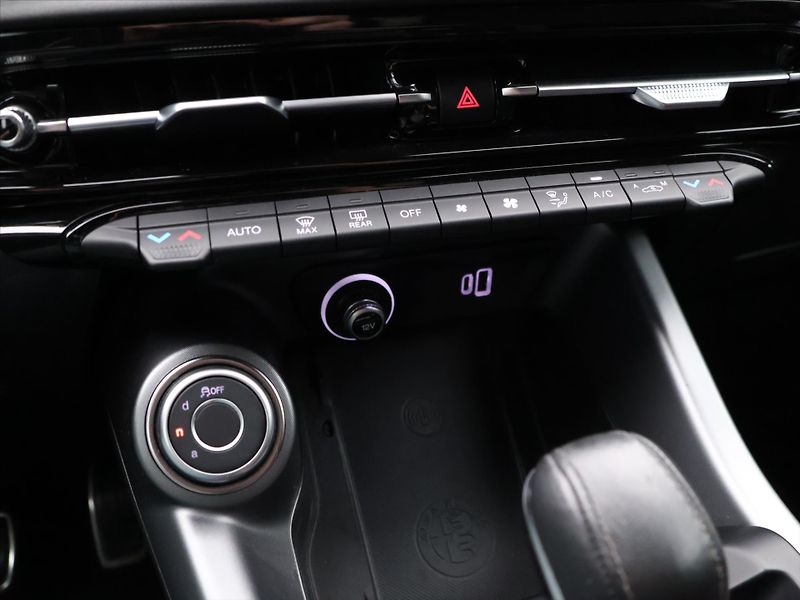 Alfa Romeo Tonale 1,5 117kW LED CZ DPH - fotka 24 z 35