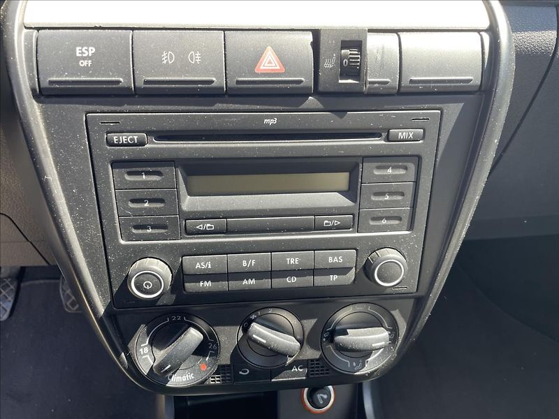 Volkswagen Fox jen 96. tis. km*nová STK* - fotka 12 z 35