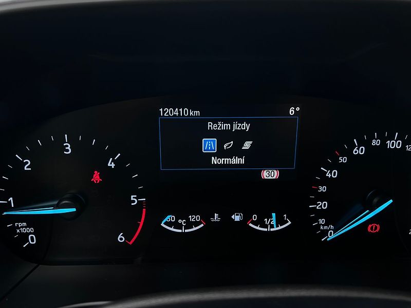 Ford Focus (2021) 1.5 TDCI ST-LINE - fotka 29 z 46