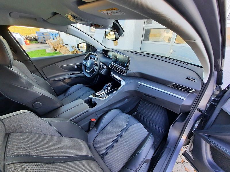 Peugeot 3008 ALLURE PACK 1.5 BHDi 130k EAT8 - fotka 14 z 28
