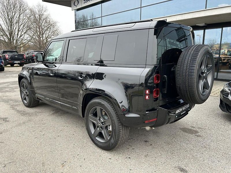 Land Rover Defender 110 D300 X-Dynamic SE - fotka 16 z 18