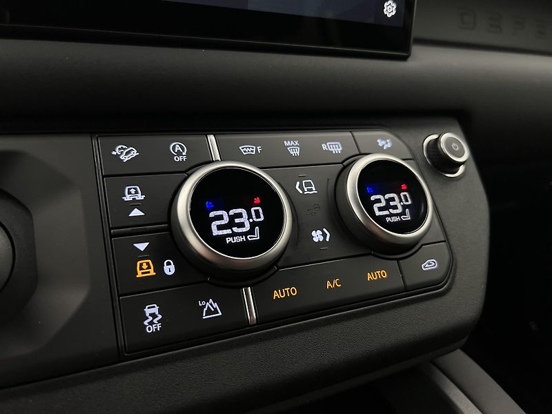 Land Rover Defender 110 D250 SE X-DYNAMIC CZ  - fotka 28 z 44