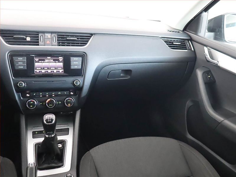 Škoda Octavia (2016) 1.6 TDI, Tempomat - fotka 8 z 18