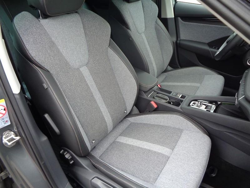 Škoda Octavia COMBI 1.5 eTSI M-HEV Top Selec - fotka 23 z 29