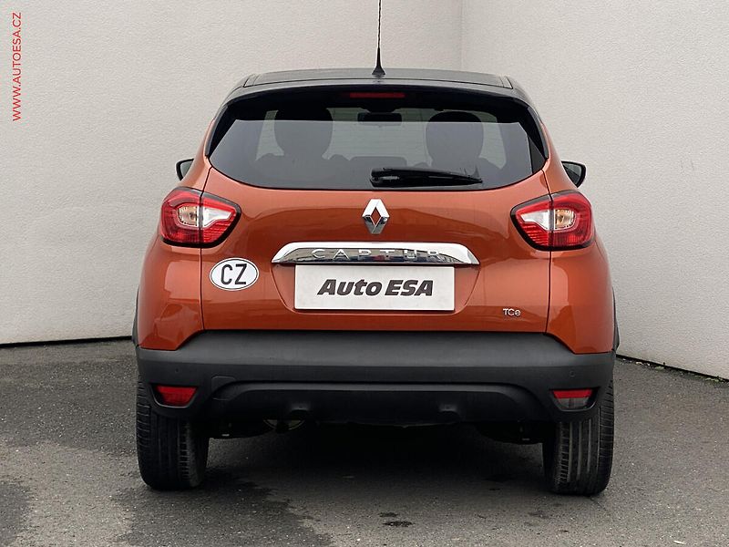 Renault Captur (2015) 1.2 TCe, Intense, AT, navi - fotka 5 z 17