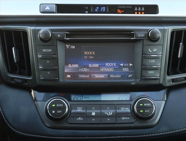 Toyota RAV4 (2014) 2.0 D-4D, Serv.kniha, Tempomat - fotka 12 z 19