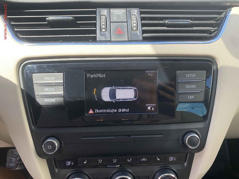 Škoda Octavia (2014) 1.4 TSi, Style, DSG - fotka 16 z 16