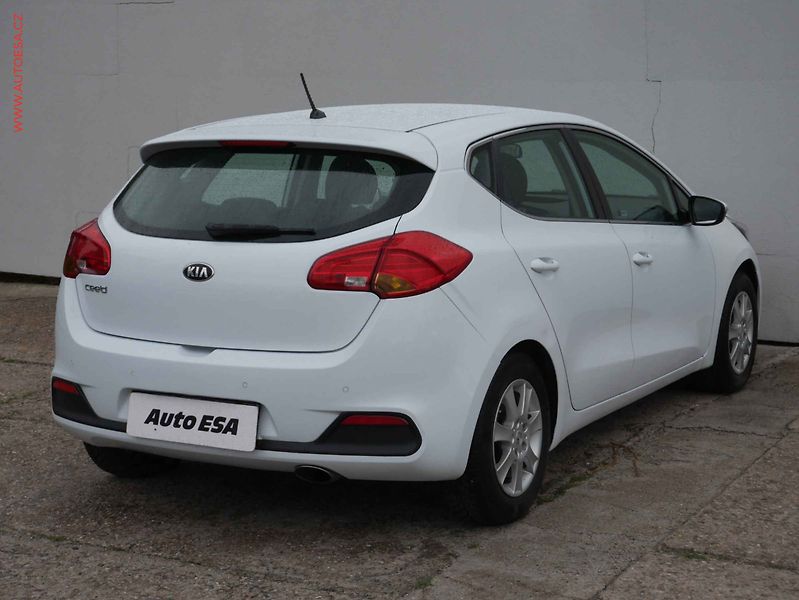 Kia Ceed (2012) 1.4CVVT, 2.maj,ČR, P.čidla - fotka 6 z 15