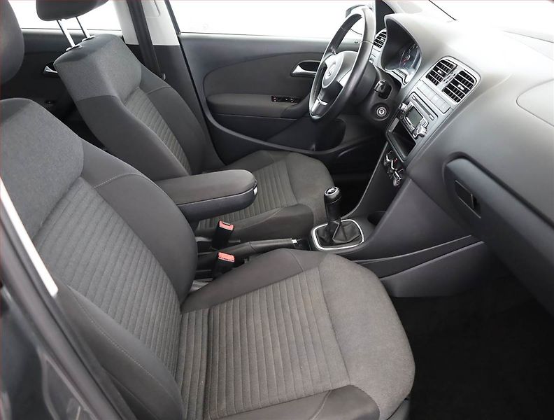 Volkswagen Polo (2011) 1.2 12V - fotka 7 z 13