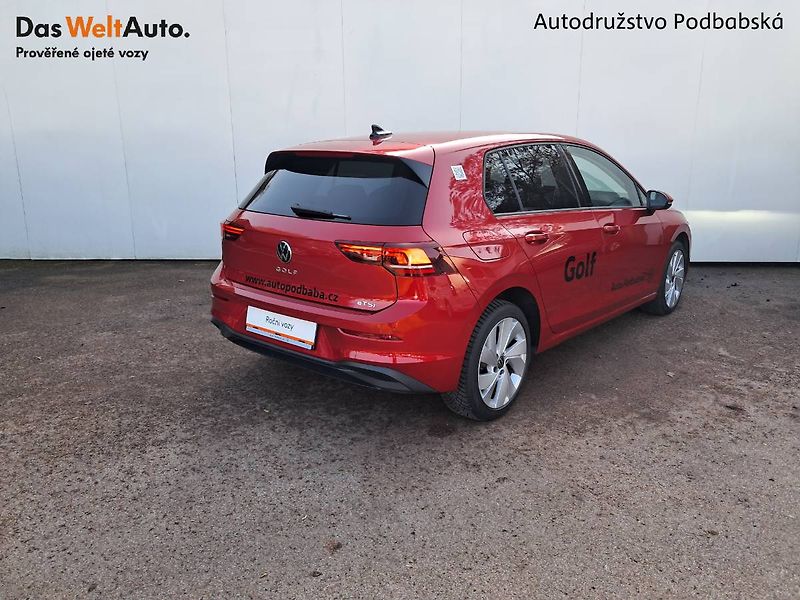 Volkswagen Golf (2025) People 1.5 eTSI / 85 kW DSG7 m - fotka 2 z 30
