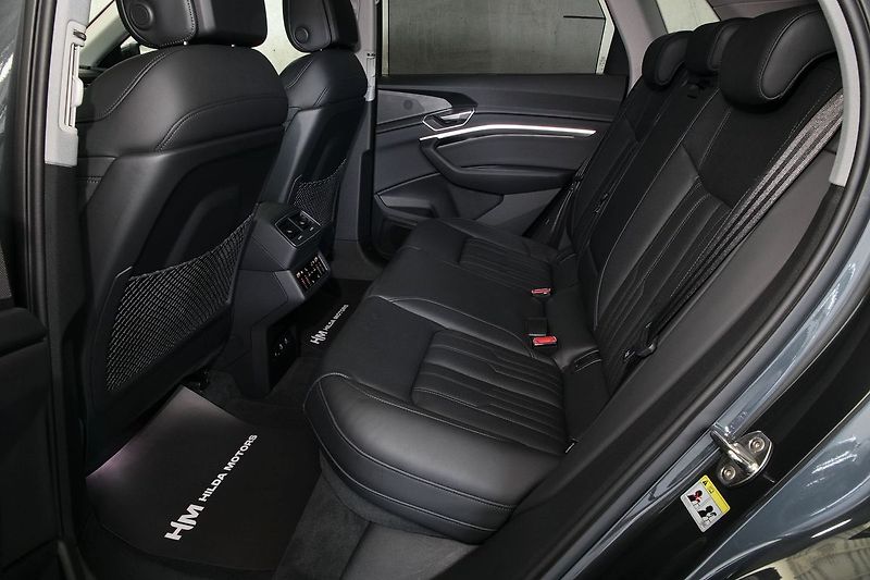 Audi e-tron 55 300kW NightV B&O HUD ZÁRUKA - fotka 14 z 46