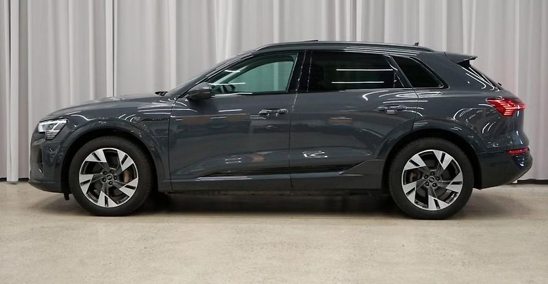 Audi Q8 e-tron 50 Q SoH 94% Kam Pano Tažné - fotka 2 z 25