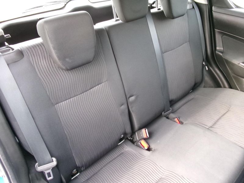 Suzuki Swift (2011) 1,3i KLIMA 4x4 VÝHŘEV USB - fotka 16 z 25