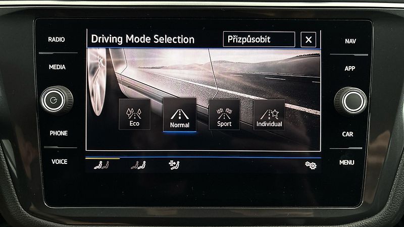 Volkswagen Tiguan Allspace 2.0 TDI DSG 4MOTION R-Line - fotka 30 z 30