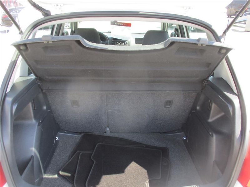 Škoda Fabia 1,2 TSi, klimatizace,serviska, - fotka 13 z 39
