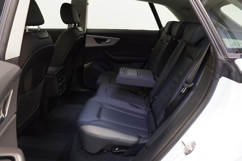 Audi Q8 55TFSI,25TKM,ZÁRUKA 2027,ČR, - fotka 22 z 35