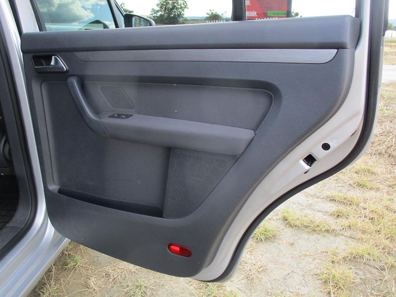 Volkswagen Touran TDi*77kW*159TKM*NAVI*L+Z PNEU - fotka 28 z 39
