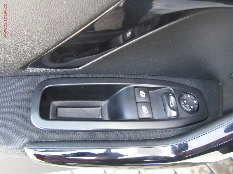 Peugeot 208 (2012) 1.2 VTi, AC, temp - fotka 11 z 17
