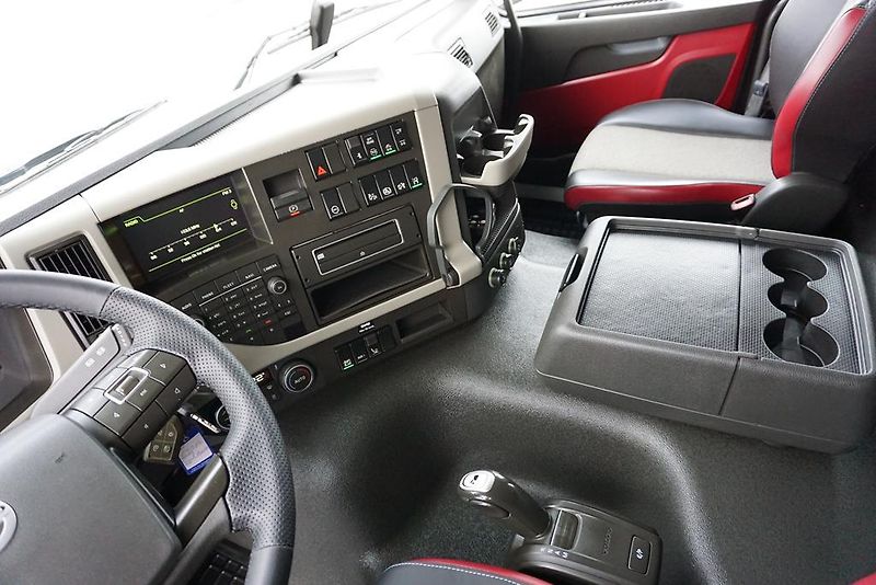 Volvo FM (2016) 460 / E 6 / IZOTERMA + WINDA / - fotka 9 z 45