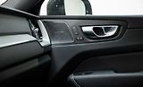 Volvo XC60 (2025) Plug-in hybrid PLUS DARK - náhled 23