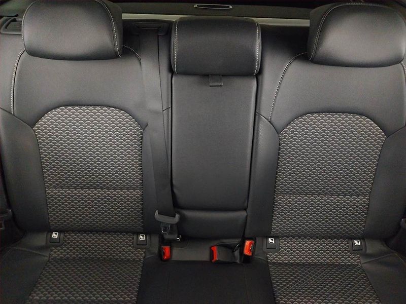 Kia Ceed (2023) Premium 1.6 GDI plug-in - fotka 10 z 17