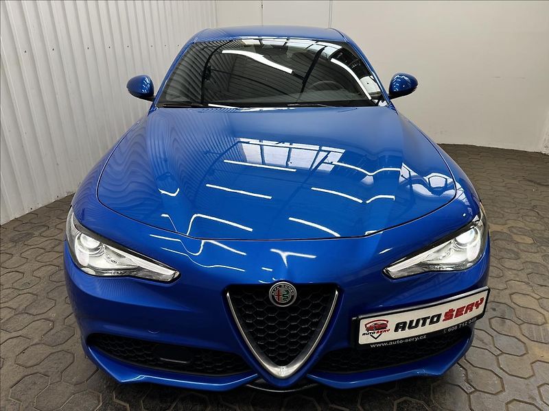 Alfa Romeo Giulia 206kW Q4 VELOCE 1.MAJITEL - fotka 13 z 39