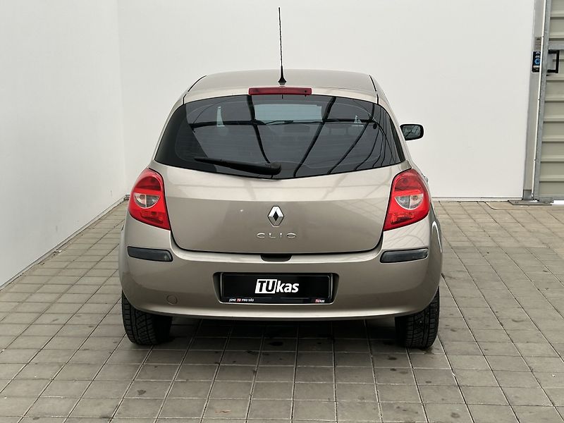 Renault Clio 1.1  . - fotka 3 z 26