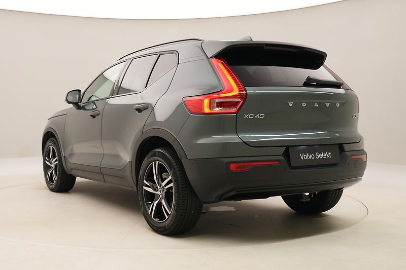 Volvo XC40 B3 DARK PLUS AUT CZ - fotka 11 z 56
