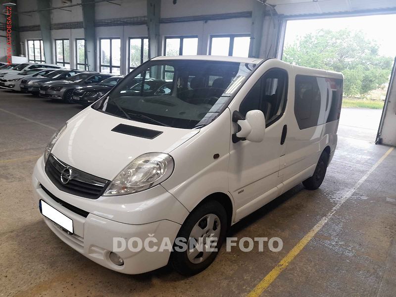Opel Vivaro (2014) 2.0CDTi 9míst, AT, AC - fotka 1 z 3