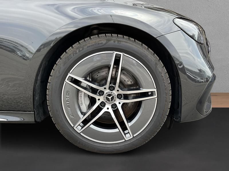 Mercedes-Benz Třídy E E-Třída 220 d 4MATIC kombi - fotka 9 z 18