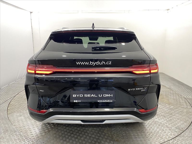 BYD Seal U (2025) Turbo 238 Kw 4x4 Design - fotka 3 z 8