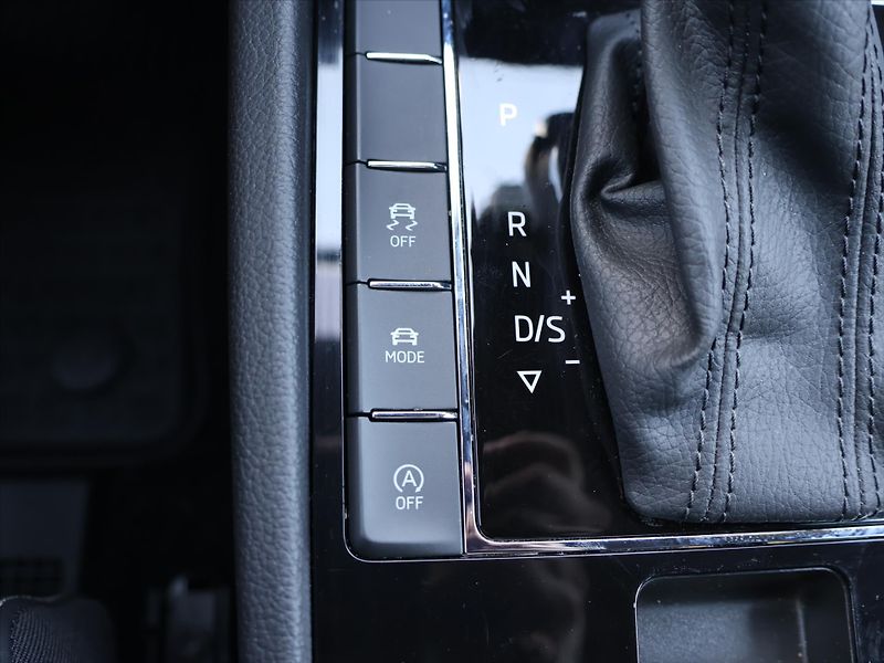 Škoda Superb 2,0 TDI 147kW CZ 4x4 L&K DSG D - fotka 26 z 35