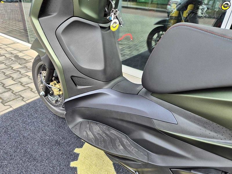 Piaggio Beverly 300 S (2024) VÝPRODEJ EURO5 - fotka 12 z 24