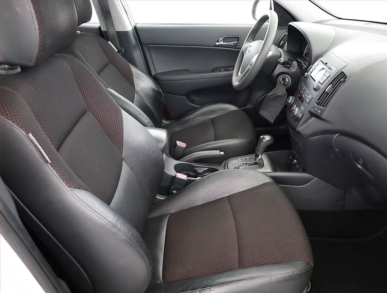 Hyundai i30 (2010) 1.6 CVVT, Automat, nová STK - fotka 7 z 17