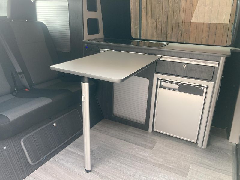 Volkswagen Transporter (2017) T6 2.0TDi 4MOTION California  - fotka 22 z 29