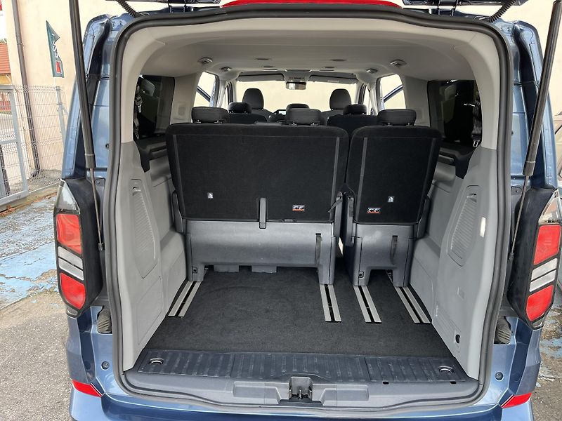 Ford Tourneo Custom (2024) L2*TITANIUM*2xŠOUPKY*8m*KAMERA - fotka 20 z 37