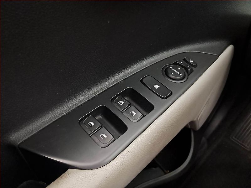 Kia Stonic (2021) 1.2 DPI, Kůže, Navi, Tempomat - fotka 24 z 24