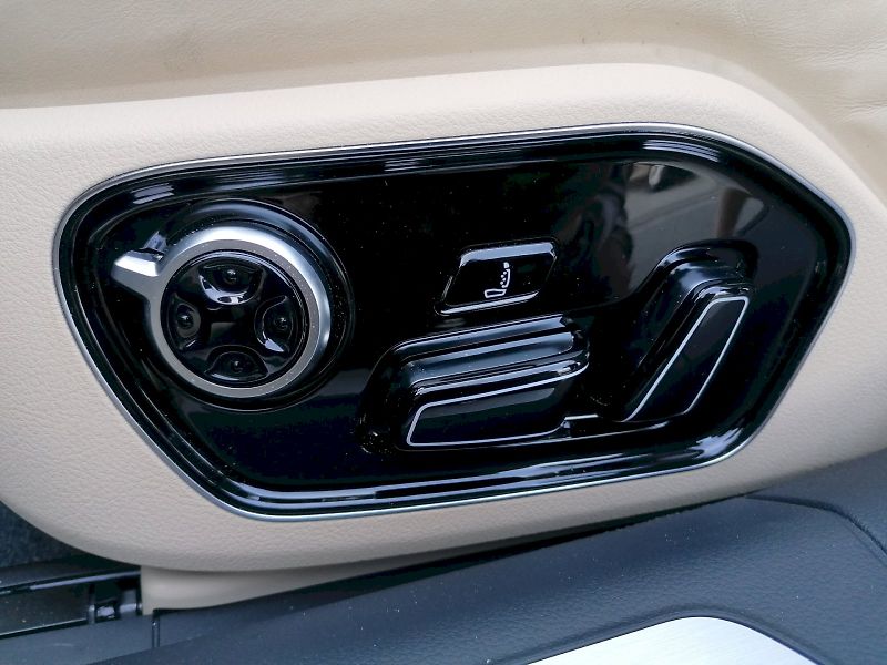 Audi A8 (2010) 4,2 V8 Quattro TOP - fotka 7 z 25