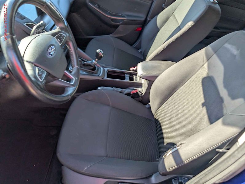 Ford Focus (2017) 1.0 EB, ČR, AC, výhřev sed. - fotka 9 z 18