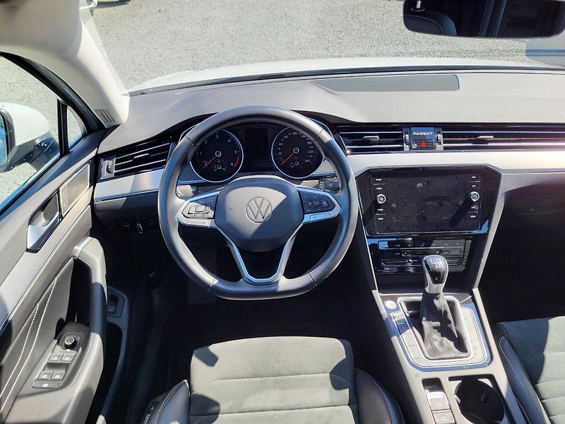 Volkswagen Passat SEDAN 2.0 TDi ELEGANCE *ČR - fotka 9 z 48