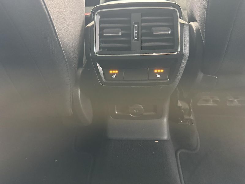 Škoda Karoq (2024) 2,0TDI DSG 4X4 TAŽNÉ LED NAVI - fotka 16 z 21
