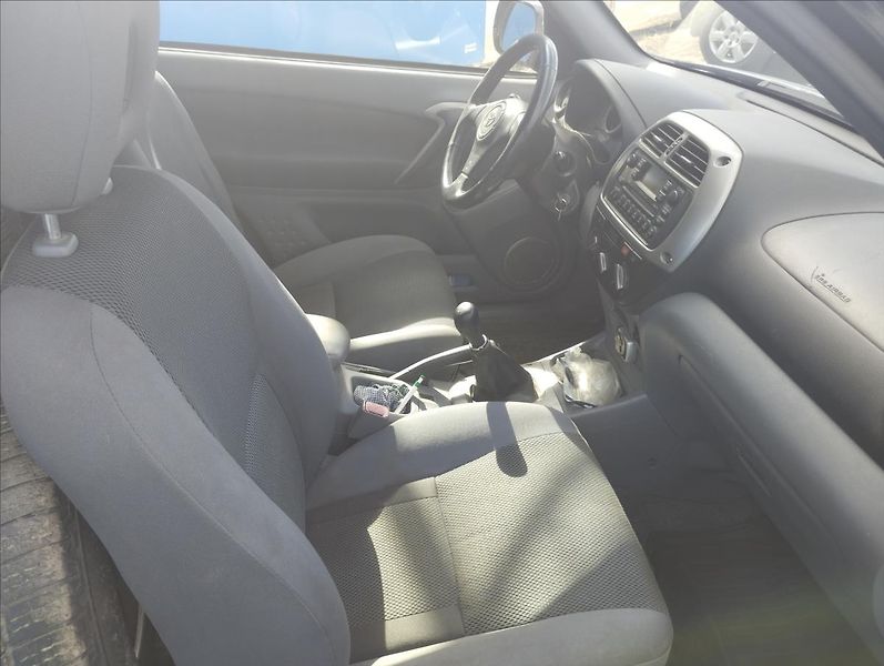 Toyota RAV4 2,0 - fotka 8 z 13