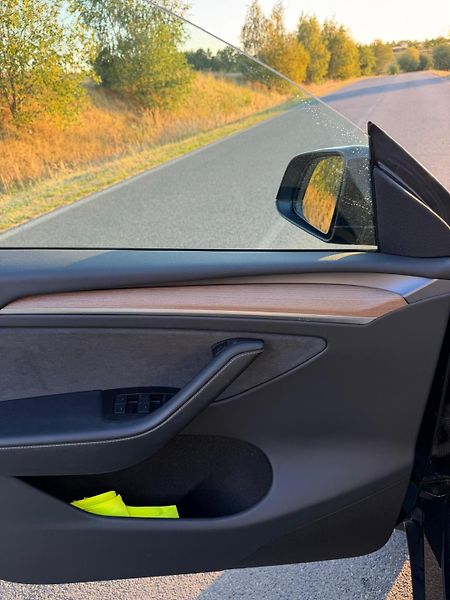 Tesla Model Y (2023) - fotka 12 z 13