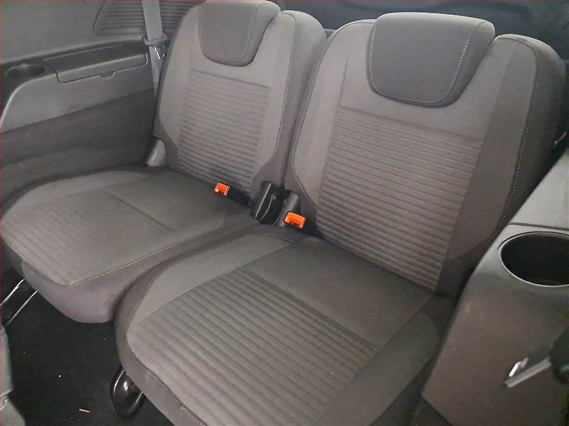 Ford Grand C-MAX (2015) Trend 1.5 TDCi, 7 míst, Navi - fotka 18 z 23